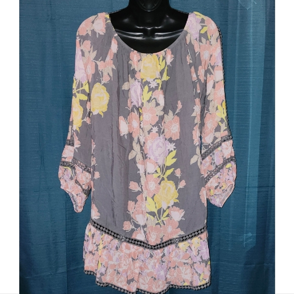 Fever | Gray and Pink Floral Blouse - Picture 2 of 4